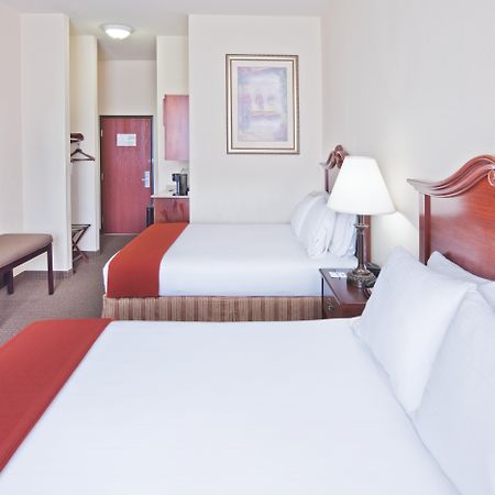 Holiday Inn Express Hotel & Suites Woodward Hwy 270 By Ihg Exterior photo