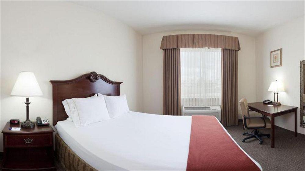 Holiday Inn Express Hotel & Suites Woodward Hwy 270 By Ihg Exterior photo
