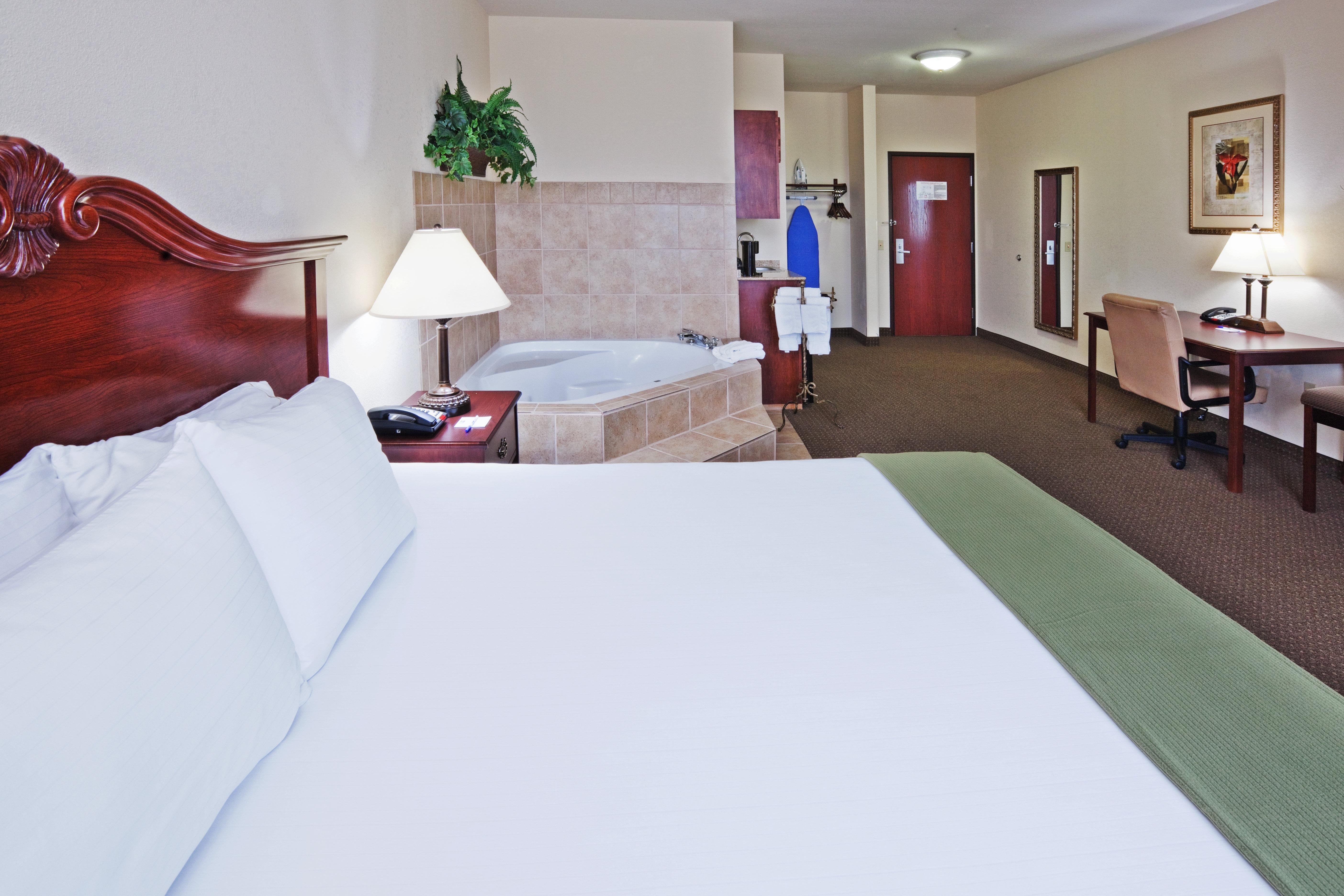 Holiday Inn Express Hotel & Suites Woodward Hwy 270 By Ihg Exterior photo